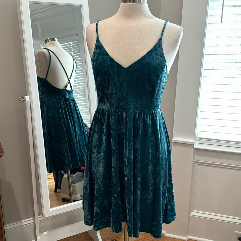 Wild Fable Sz M Teal velvet adjustable straps open back dress EUC